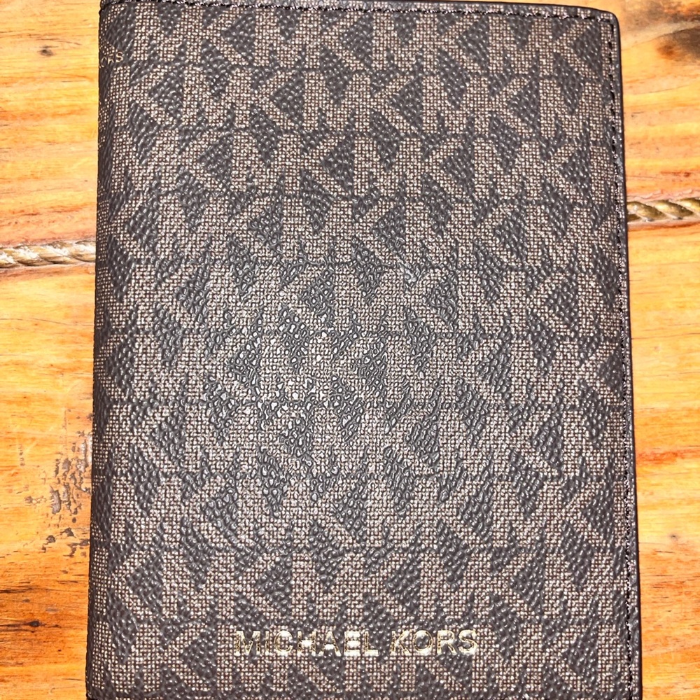 Michael Kors Brown Key Card Holder Sleek Design